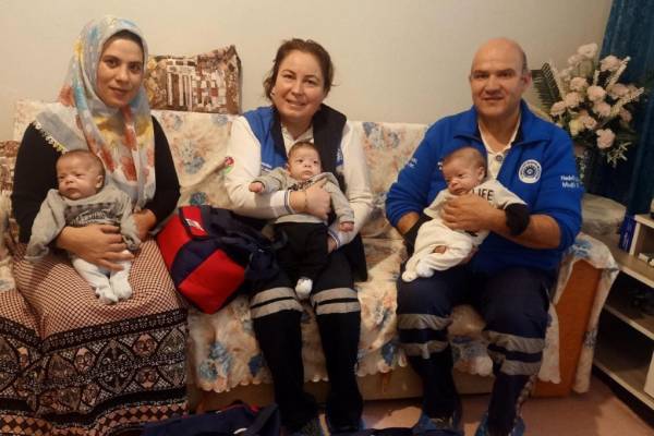 Hoş Geldin Bebek İle Yüzler Gülüyor