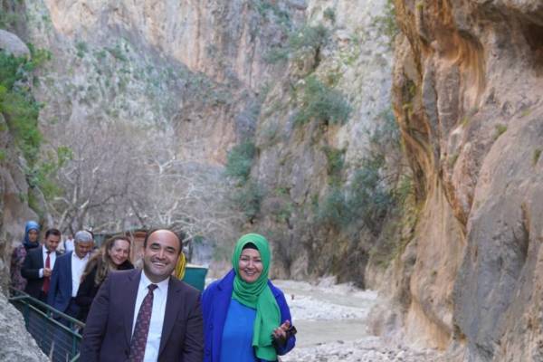 Ünlü Sunucu Gürpınar, Saklıkent’e Hayran Kaldı