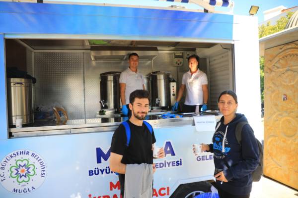 Büyükşehir Sıcak Bir Çorba İle Öğrencilerin Yanında