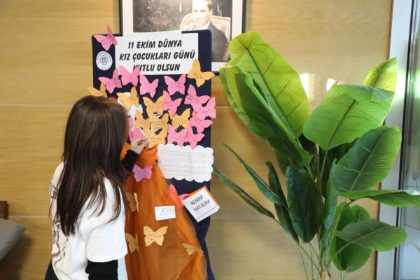Büyükşehir’in Panoları Kız Çocuklarının Hayalleriyle Doldu